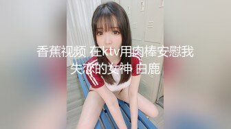 性感红唇大长腿美女诱人开档丝袜自慰诱惑，翘起屁股掰穴扭动揉搓阴蒂，地上假屌骑乘毛毛浓密，要高潮了呻吟娇喘!