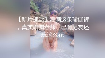  黑客破解家庭网络摄像头偷拍年轻性欲强的小夫妻孩子不在疯狂做爱