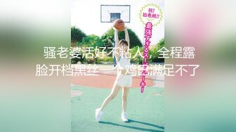 【新片速遞】颜值很高的御姐少妇，白虎逼很性感开档丝袜给小哥口交大鸡巴，样子好骚让小哥对着镜头后入爆草，呻吟可射