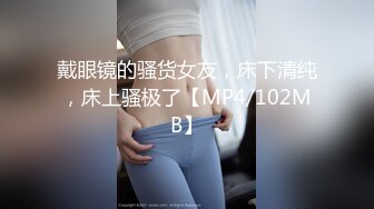 【同学的妹妹好骚】全程露脸给大哥小哥口交亲着小嘴爆草抽插激情性爱椅风骚上位让小哥无套内射骚穴刺激