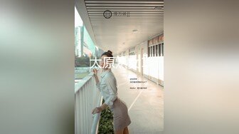 〖女神露出❤️视觉盛宴〗被哥哥强行带去别墅跪在别人家门口露出时不时的有人开车路过好害怕别墅主人家突然开门看见心里有很爽