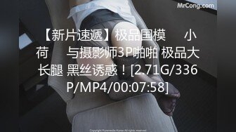  熟女阿姨偷情老外 又舔又亲 被无套输出 完事还送阿姨一条裙子 非常开心