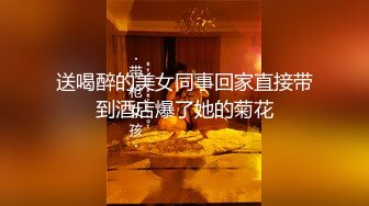  漂亮大奶美女身材不错 在房间紫薇 我实在受不了 就把假鸡吧换成我的真鸡巴