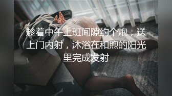  阳台和已婚人妻，穿着小睡衣，性感吊带裙，迷人的短发，好知性的阿姨，的好舒服！