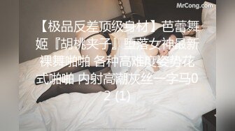 丰满肥臀的美女