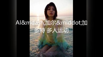 商场TP美女和男友约会牛仔裙里竟然没有穿内裤