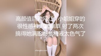   集体宿舍撩骚，几个轻熟女被拉下海直播赚外快，揉奶玩逼淫声荡语不断，吃奶剪逼毛