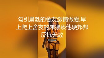 斜腿蓝长裙美眉