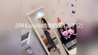 专注人前露出与路人同框美腿女神GI9ZA视图集，公园超市广场哪人多往哪去和老登一起锻炼 (10)