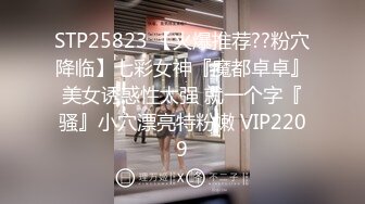 JK装短裙黑丝极品女神  隔着内裤磨蹭小穴  换上女仆装跪地深喉  怼着大屁股