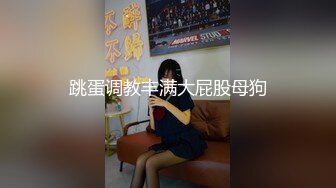 丰满型美女，D奶、肥臀，帅哥活好，一边舔逼一边揉搓大奶，间或还用手指进入美女湿润的小穴极速抽插，搞得美女嗷嗷叫