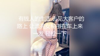 黑丝少妇让健壮小哥骑在脖子上草她小嘴，乖巧听话让小哥蹂躏，多体位爆草骚穴，抓骚奶子浪叫呻吟，精彩不断