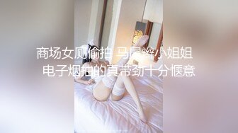 气质尤物眼镜美女！新人近期下海！来大姨妈塞着棉棒，电击阴蒂很会玩，和闺蜜一起，爽的大量喷水