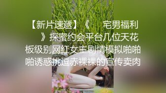 【私立学校的女教师】真实老师学校图书馆露出，书架旁揉奶甚至伸手进逼里自慰，还和同事聊天，骚死啦！ (2)