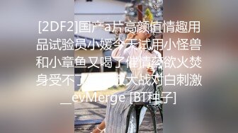 【大屌中年老哥酒店约骚女】一来就坐在身上调情，操沙发上先来一炮，转战床上骑乘大屌插入，妹子很耐操整根插入，张开双腿暴力深插