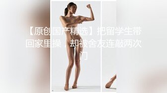  给哥哥打飞机 硬了就开始舔弄 骚逼被按在按摩床上爆草