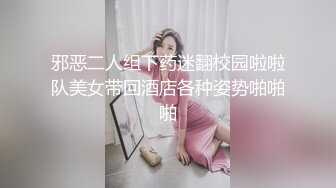 家庭摄像头，良家妻子给丈夫卖力舔鸡巴，吃得津津有味，吃够了换丈夫揉奶子，这一切悄悄发生在熟睡儿子旁边！