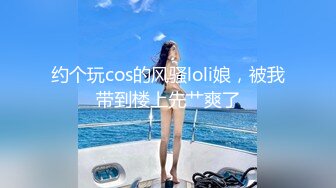 年轻小骚妹子无毛骚逼很是性感，露脸被大哥玩弄香蕉插进无毛骚逼看着很刺激，各种抽插爆草玩弄呻吟可射