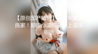 【新片速遞】小虎牙轻熟女露脸丝袜自慰道具插穴，叫声淫荡享受其中全程淫语