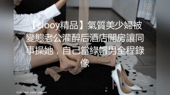 美女闹市区脱了衣服，露出性感的白皙酮体，谁也拦不住，警察也不行！