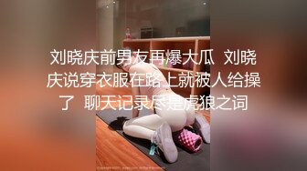 邪恶的房东暗藏摄像头连拍几位白嫩的美女洗澡 (1)