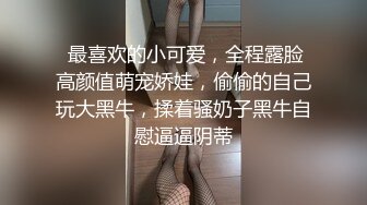 【新片速遞】两个骚女露脸在一起比男人玩的都嗨，丝袜情趣制服诱惑双头道具互相插逼，戴上假鸡巴开草主动上位，给逼吃菜