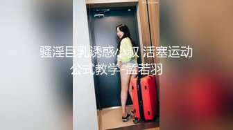 丰乳肥臀大奶妹 超短裙一把抱住揉奶子 镜头前深喉插嘴 开档灰丝扣穴后人爆插