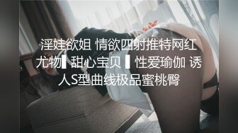 澡堂子内部员工偷拍两个白白嫩嫩的少妇洗澡