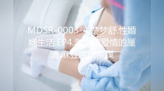 【大屁股熟女妈妈】今天她来到我的宿舍 没有人我就把她按在床上 让她爽到上天