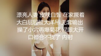 绿帽大哥的绝美人妻轻熟女老婆，被自己小弟狂艹，大鸡吧枪枪到底，顶入子宫插的白浆直冒！