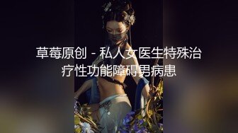  完美御姐气质风骚颜值又高，做爱很主动给大哥交大鸡巴，床上被大哥草着跟狼友互动撩骚