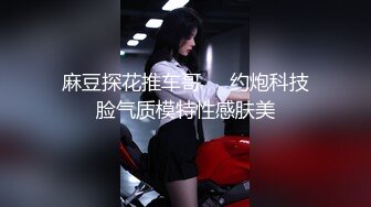 《百度云泄密》冒充富二代让漂亮学妹脱光了看鲍鱼 还让她用笔插B满足自己的变态嗜好