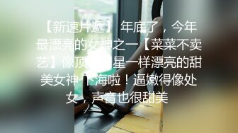 短发无毛肥美鲍鱼深夜展示，奶子也不错撅着屁股给狼友看骚逼好刺激，大哥在旁边享受口交，淫语互动狼友真骚