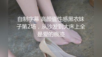 良家小少妇，饥渴又淫荡，穿着丝袜就给自己骚逼抠的淫水泛滥，脱光了给奶子和逼逼带上小乳夹，道具抽插呻吟