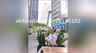 人妖系列之金发碧眼俩妖妖一个躺在漏洞桌子上下面舔JJ你插完我翻过来我在操你720P高清