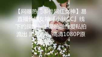 躺在床上假装玩手机偷拍苗条身材女炮友洗完澡照镜子化妆用电吹风吹逼逼