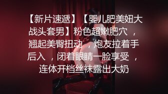 下贱母狗、年纪轻轻就这么丰满的酮体，主人拿鞭子抽打巨乳，金手指抠逼 放声淫叫！