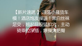 白色T恤苗条身材妹子，舌吻调情沙发上骑坐自己动床上猛操